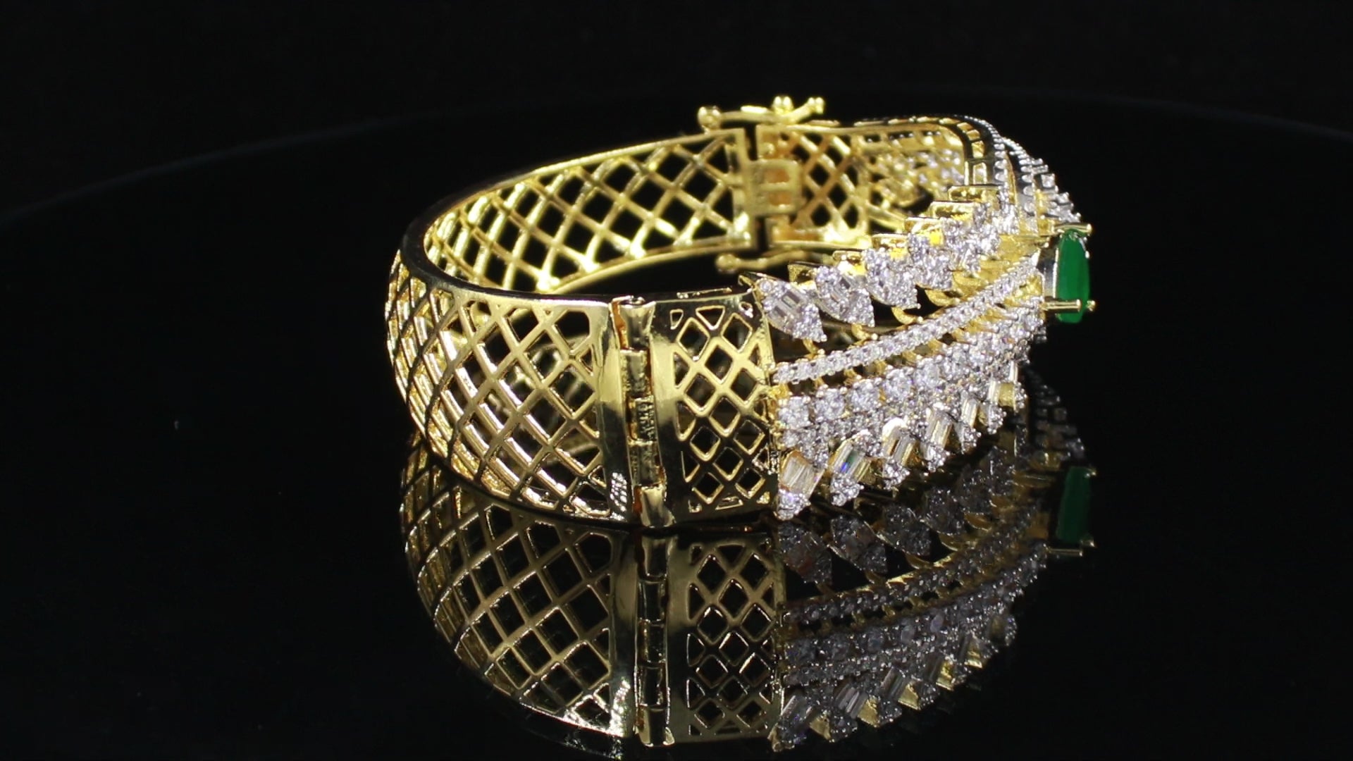 Ganga Jamuna Finish Swirling Teardrop Bracelet