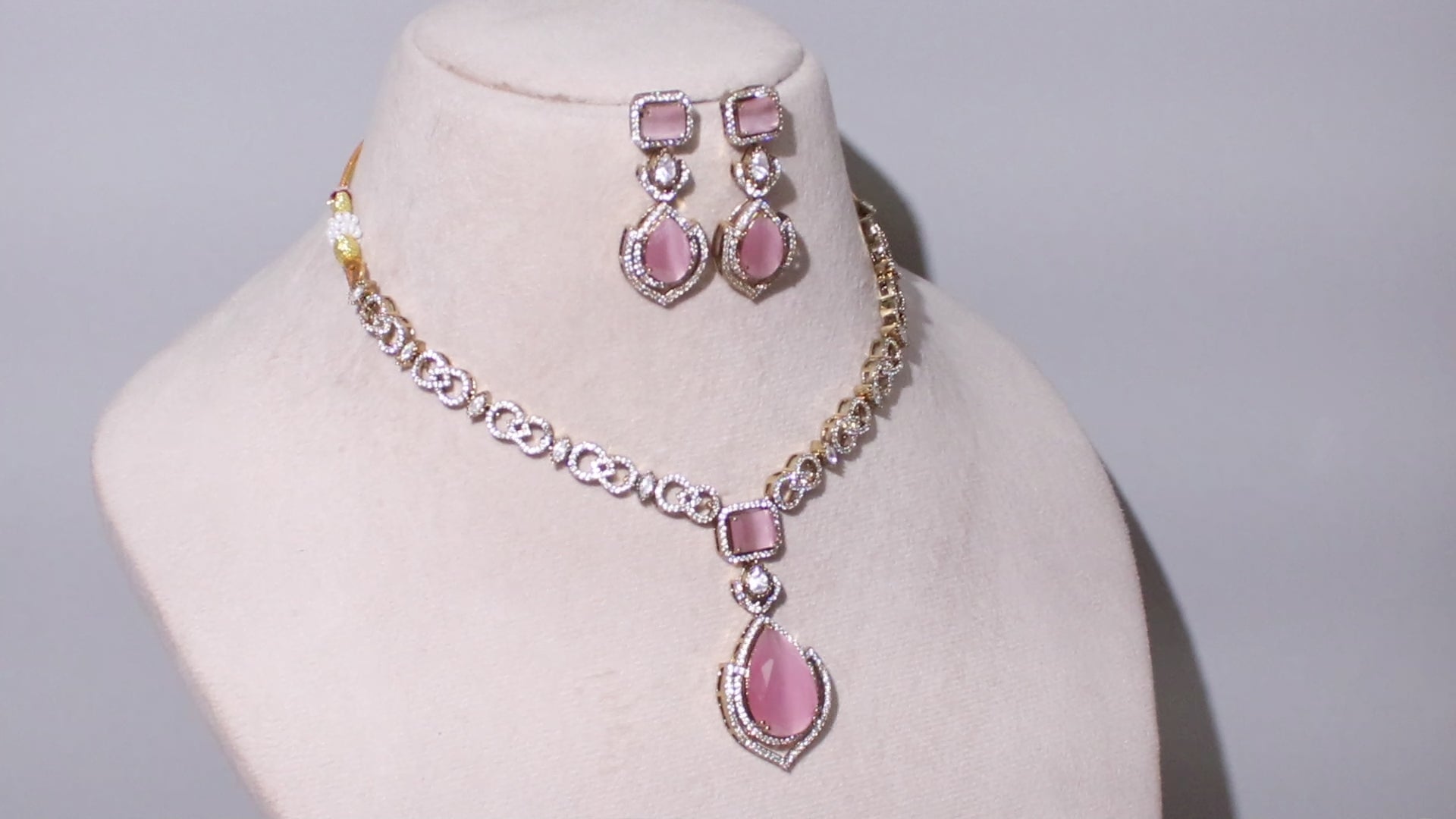 Victorian Polish Delicate Leafy Polki Necklace Set