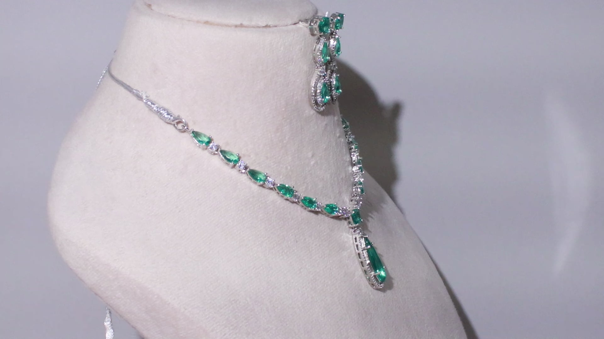 Silver Finish Elongated Teardrop Necklace Set