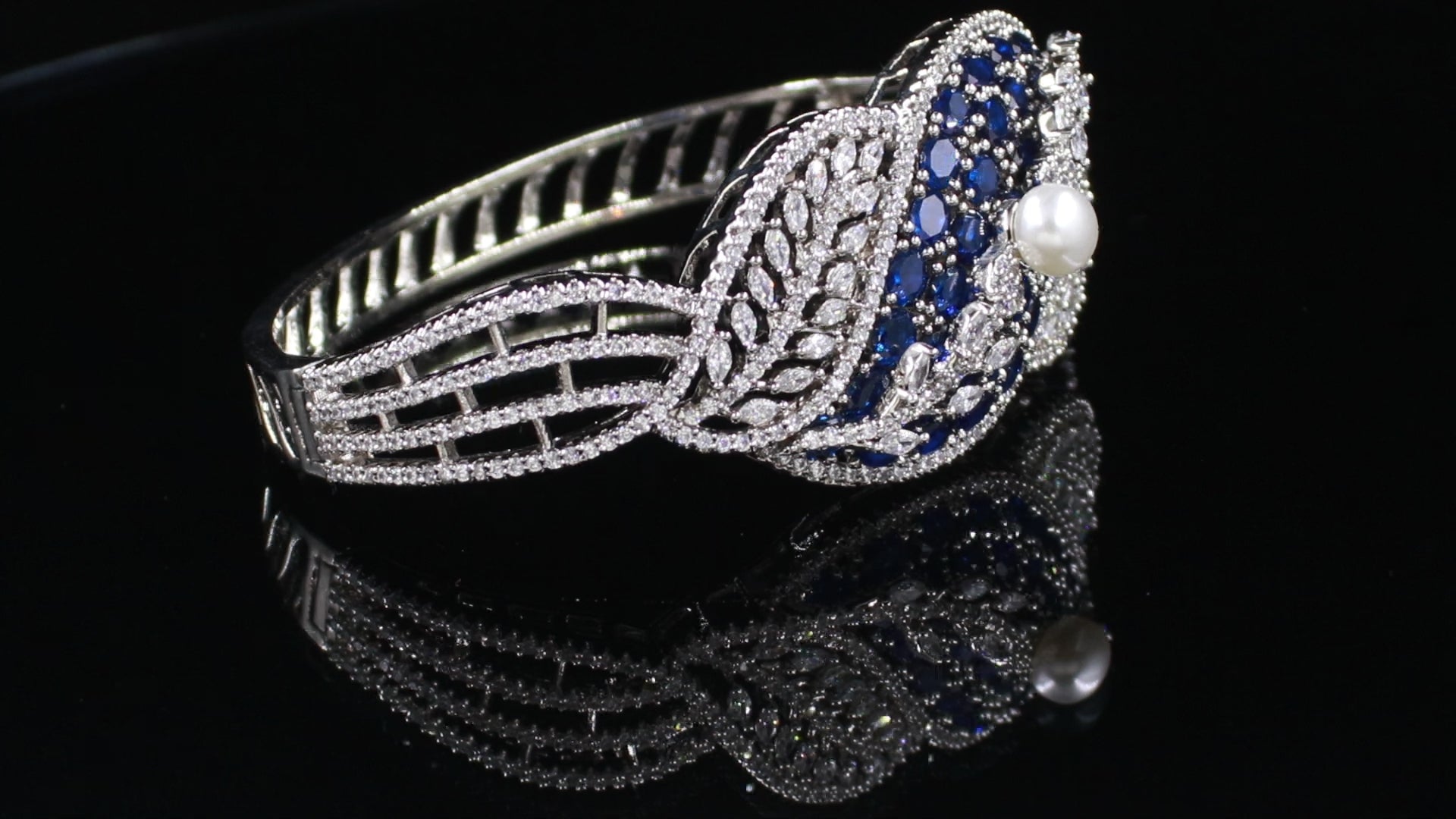 Silver Finish Pearl and Overlapping Leaf Bracelet