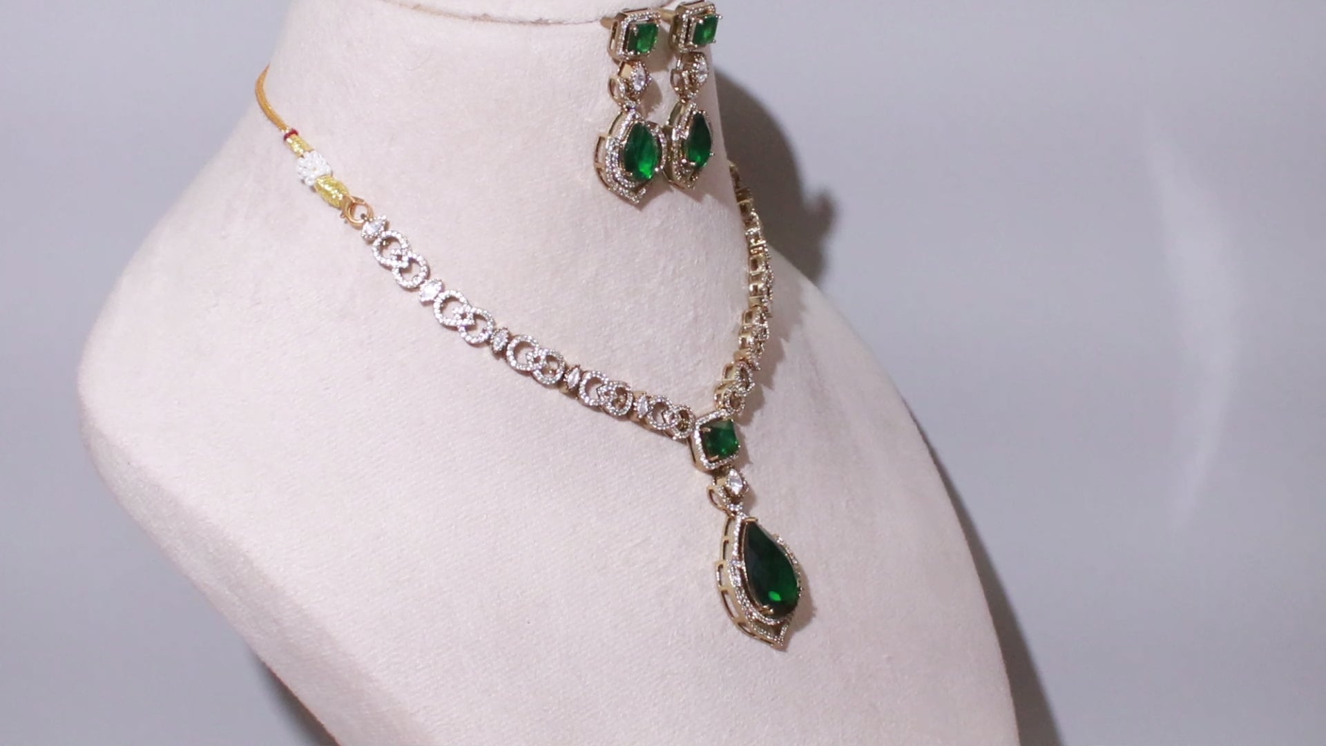 Victorian Polish Delicate Leafy Polki Necklace Set