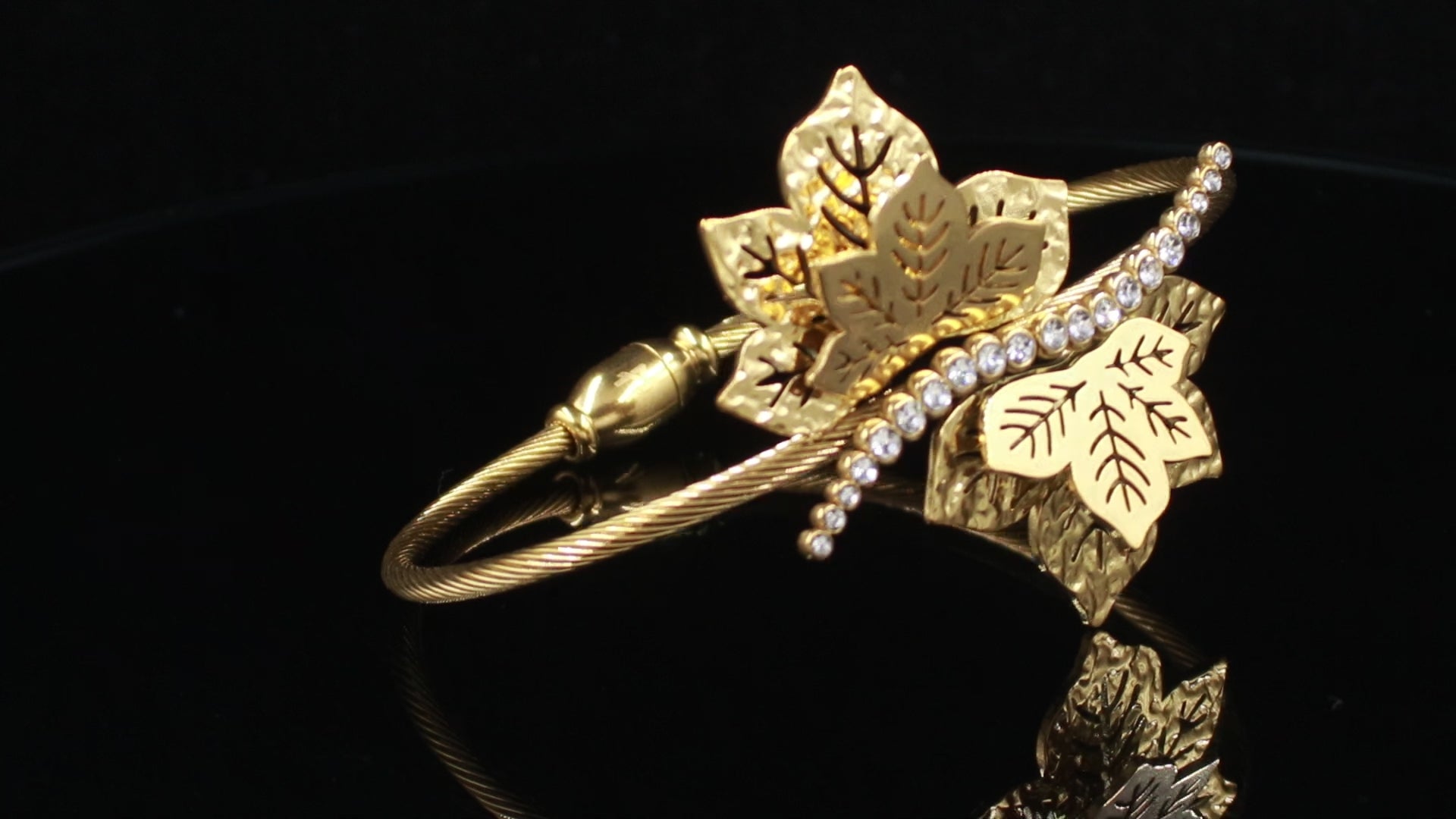 Gold Polished Leaf Motif Bracelet