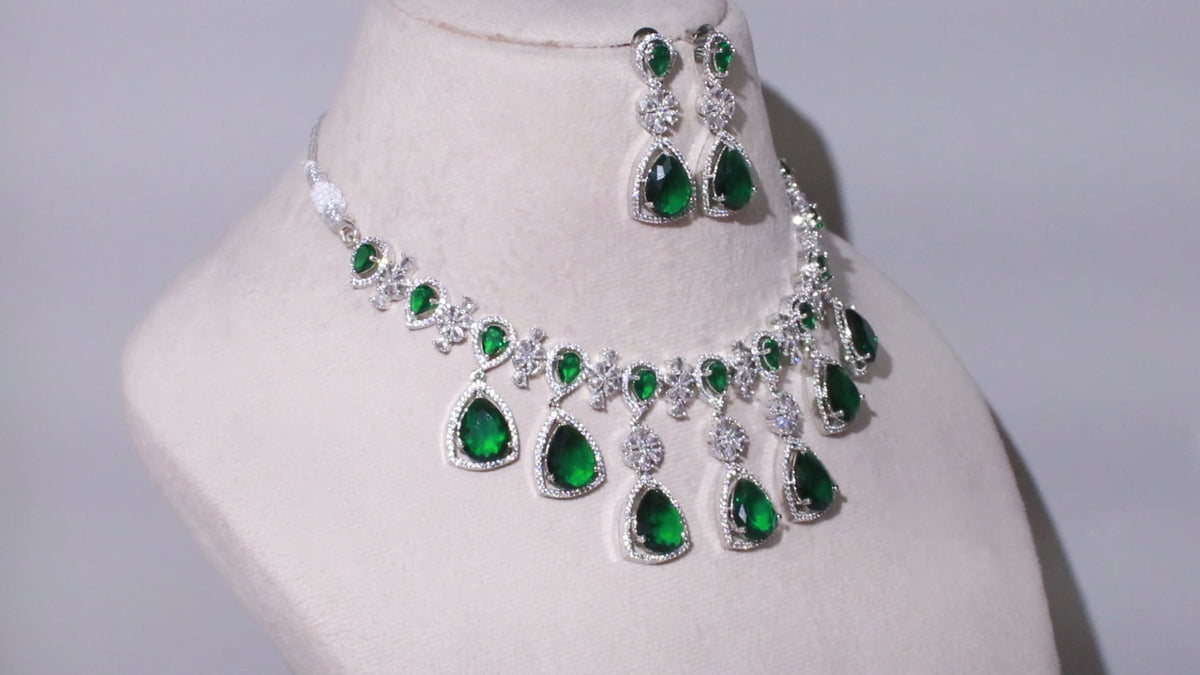 Emerald Bloom Necklace Set