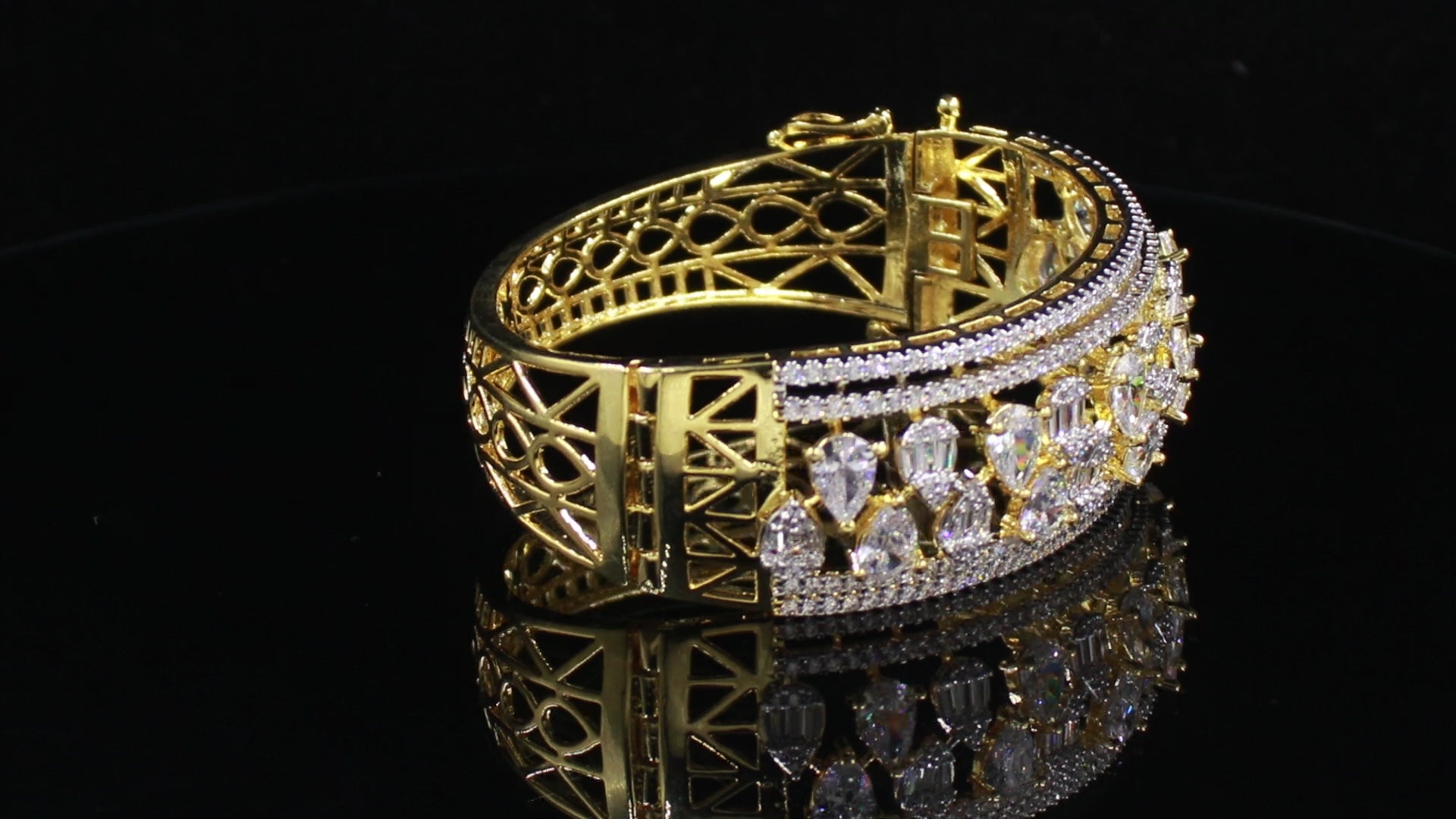 Ganga Jamuna Finish Alternating Teardrop Bracelet