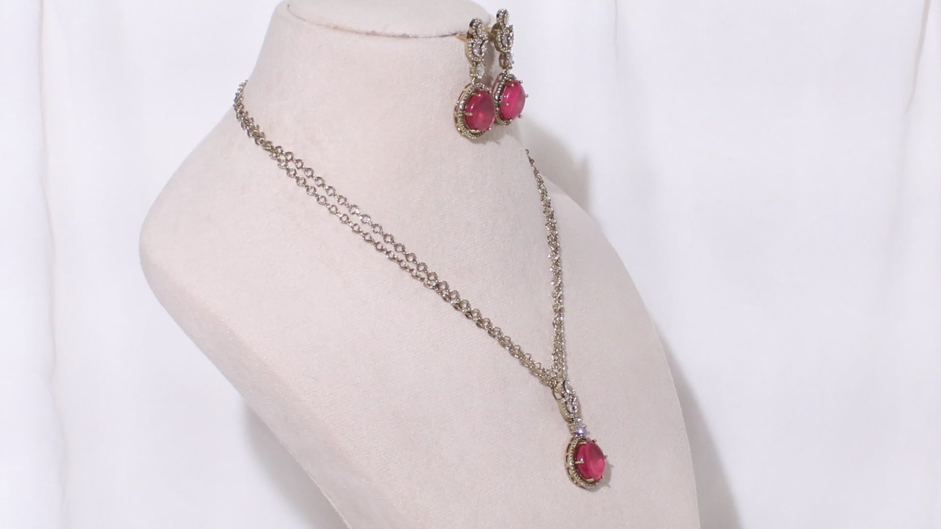 Victorian Polish Stone Pendant Necklace Set