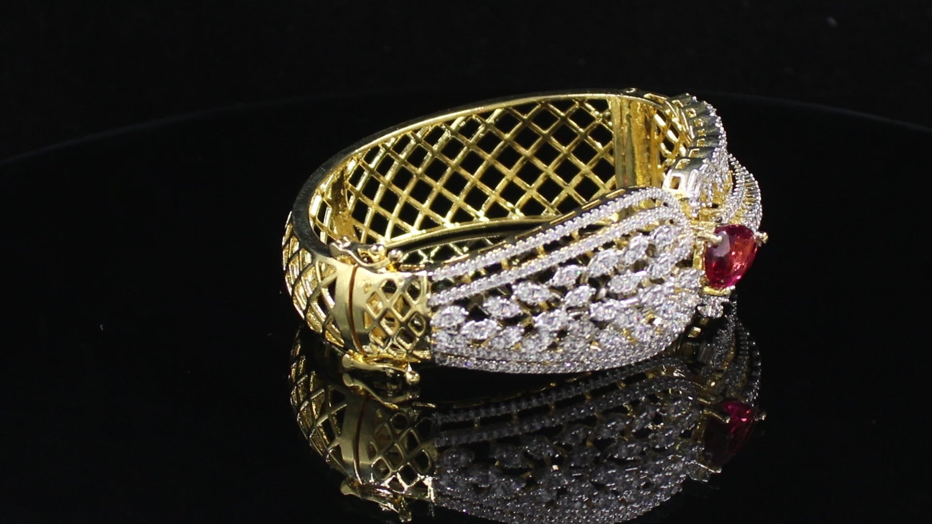Ganga Jamuna Finish Swirling Teardrop Bracelet