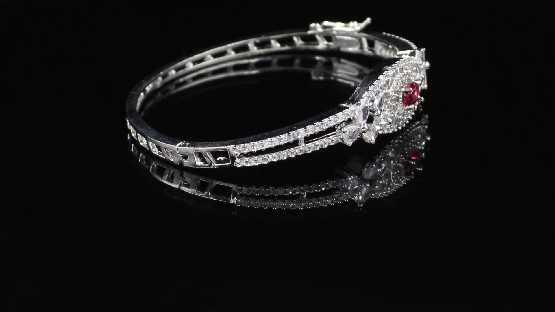 Silver Finish Oval Medallion Bracelet
