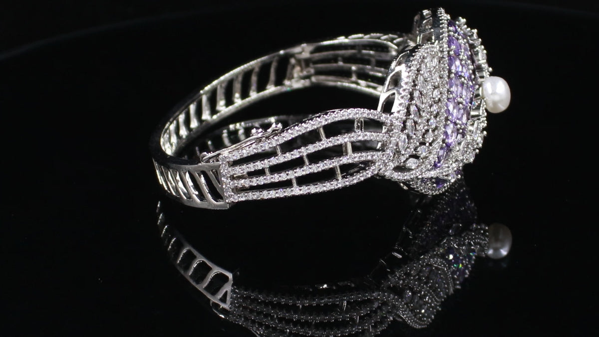 Silver Finish Pearl and Overlapping Leaf Bracelet