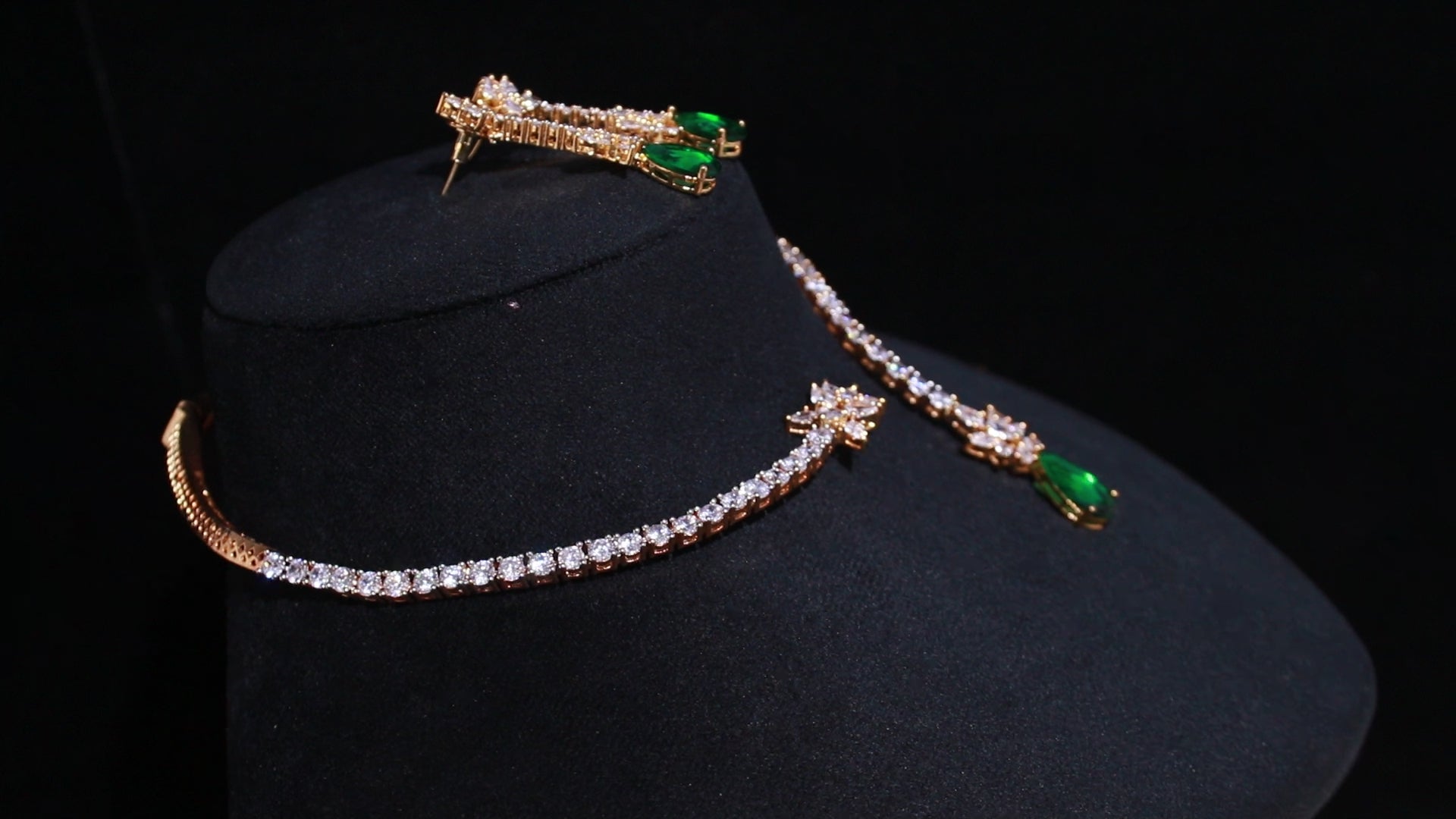 Ganga Jamuna Polish Floral Teardrop Collar Set