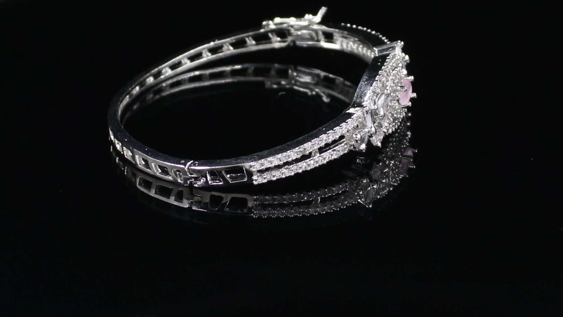 Silver Finish Oval Medallion Bracelet