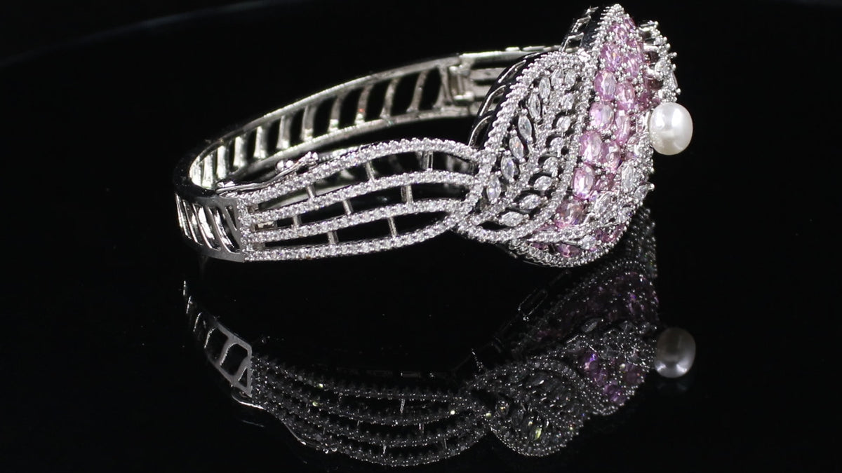Silver Finish Pearl and Overlapping Leaf Bracelet