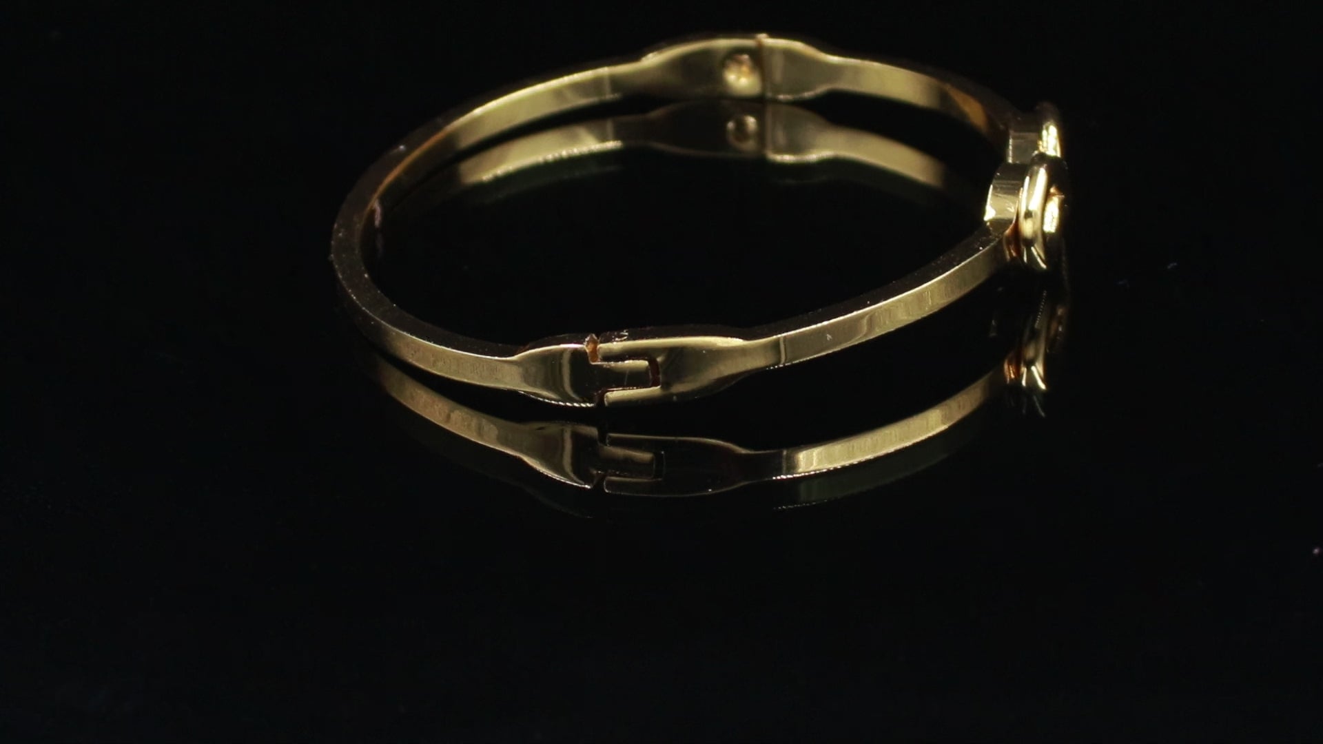 Gold Polished Infinity Bracelet