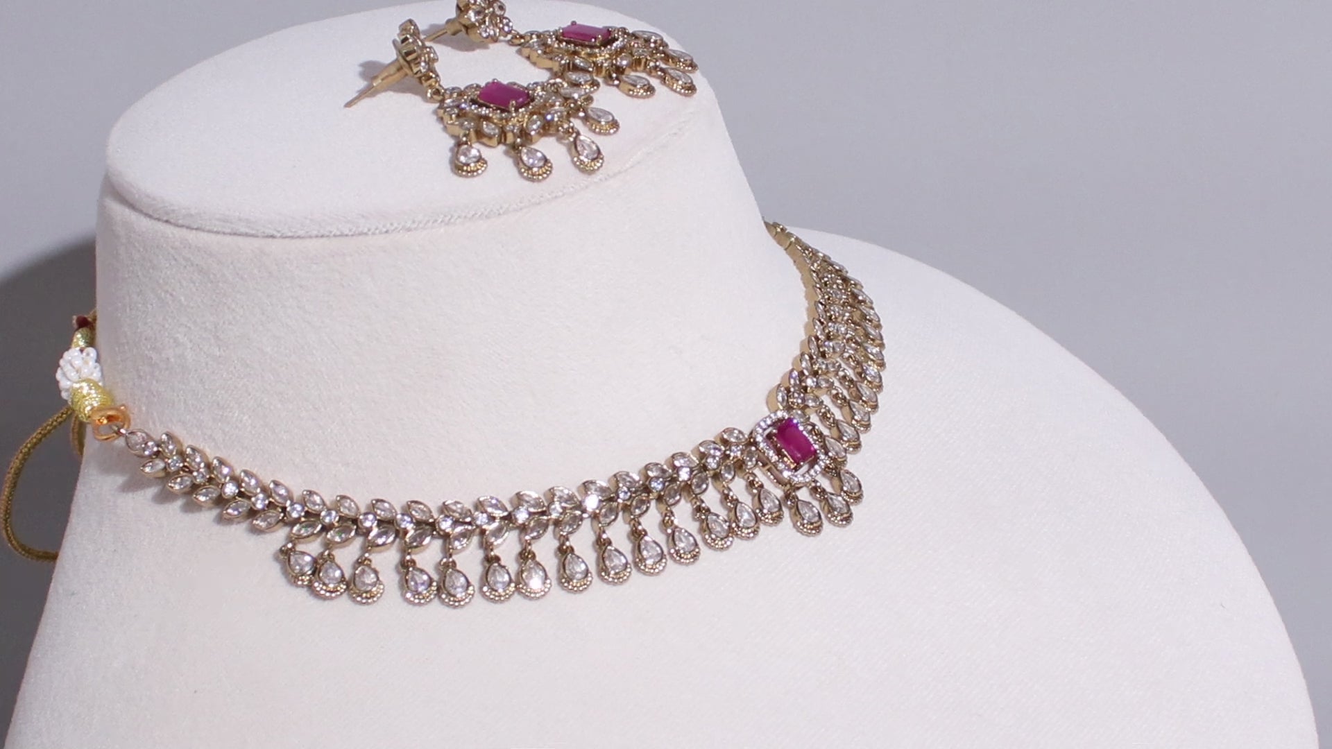 Victorian Polish Delicate Leafy Polki Necklace Set