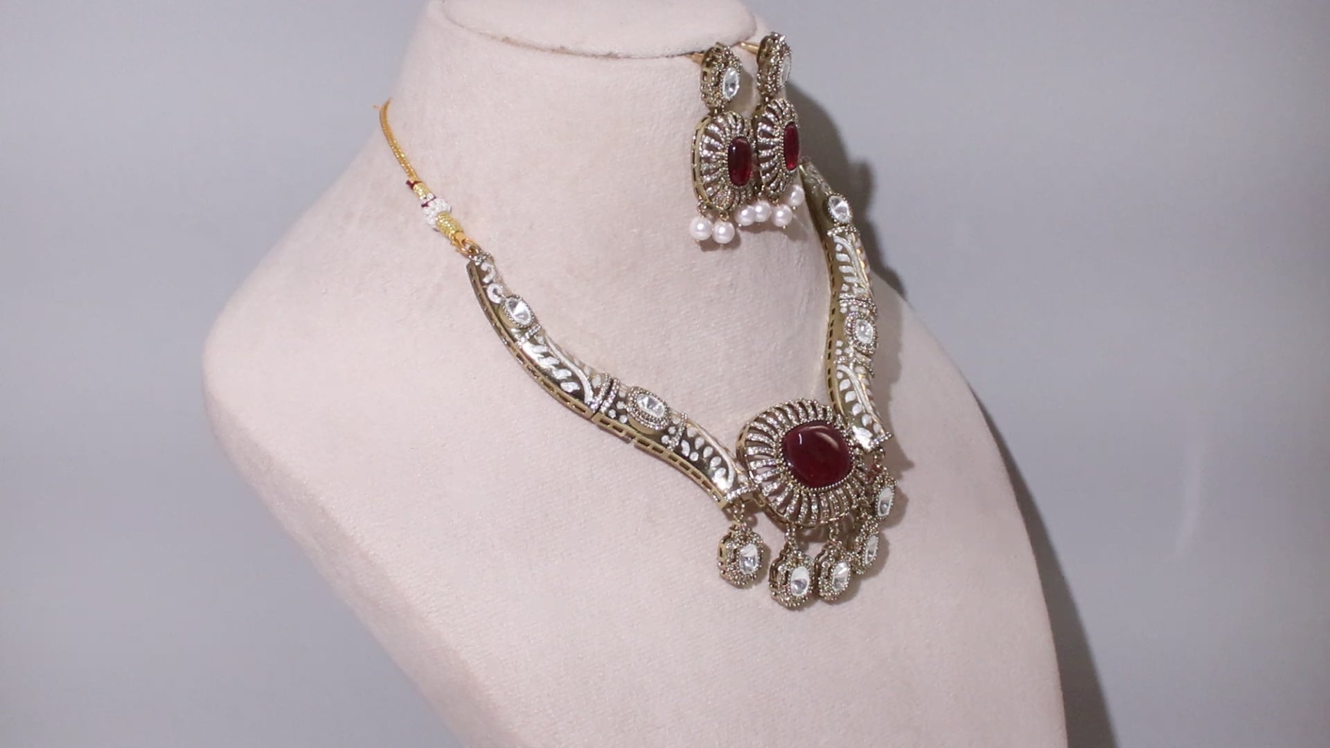 Victorian Polish Floral Vine Necklace Set