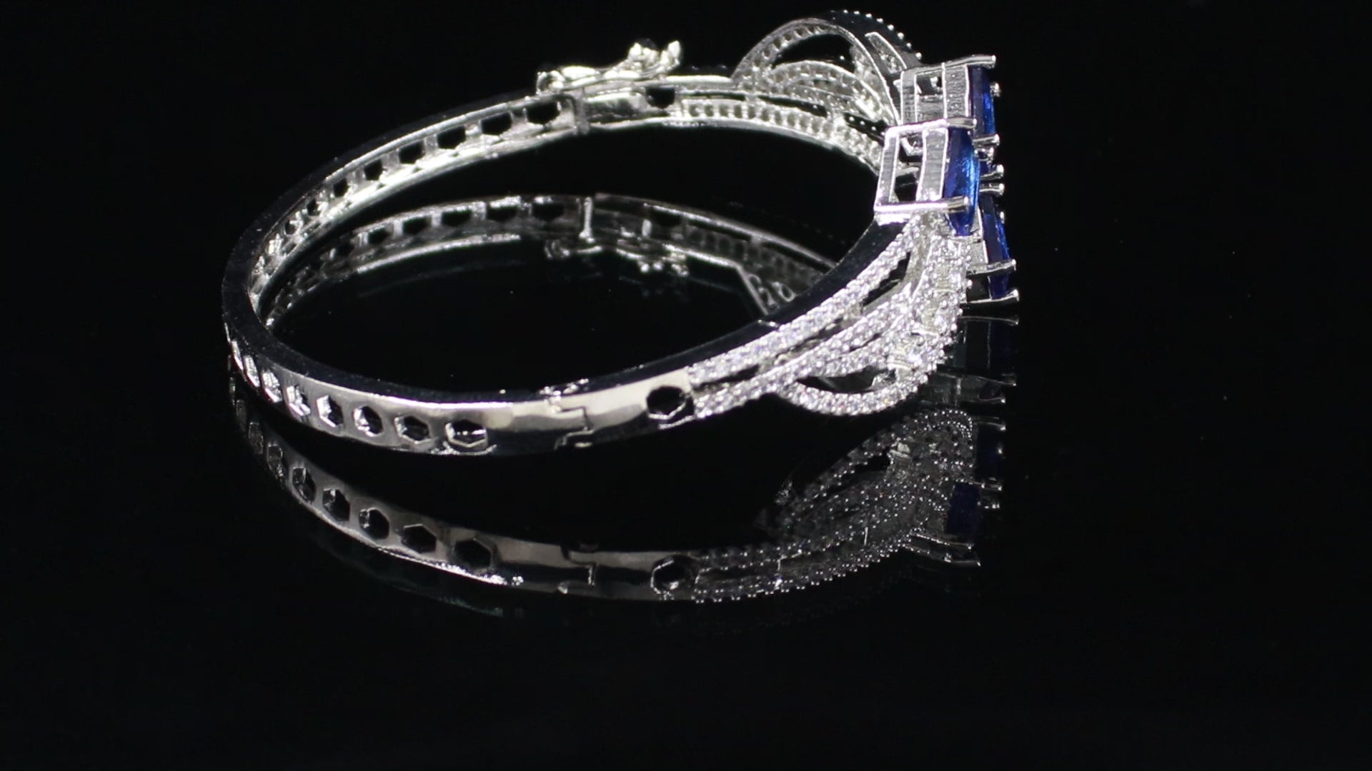 Silver Finish Intertwined Wave Bracelet