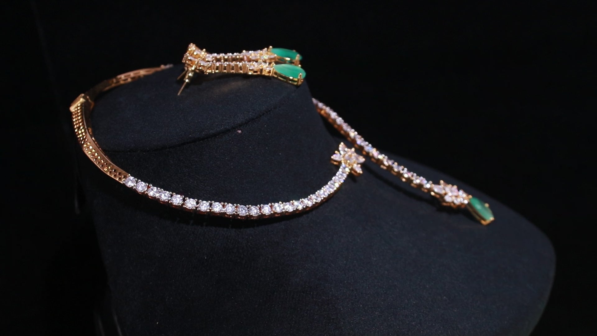 Ganga Jamuna Polish Floral Teardrop Collar Set