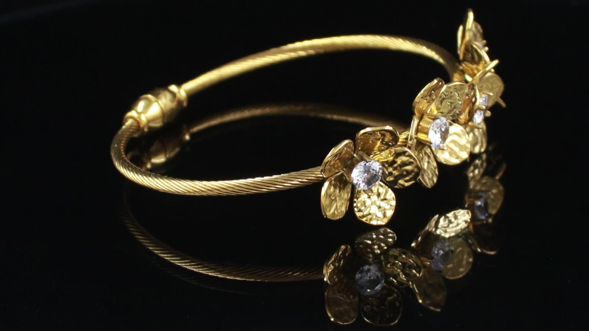 Gold Polished Multi-Flower Bracelet