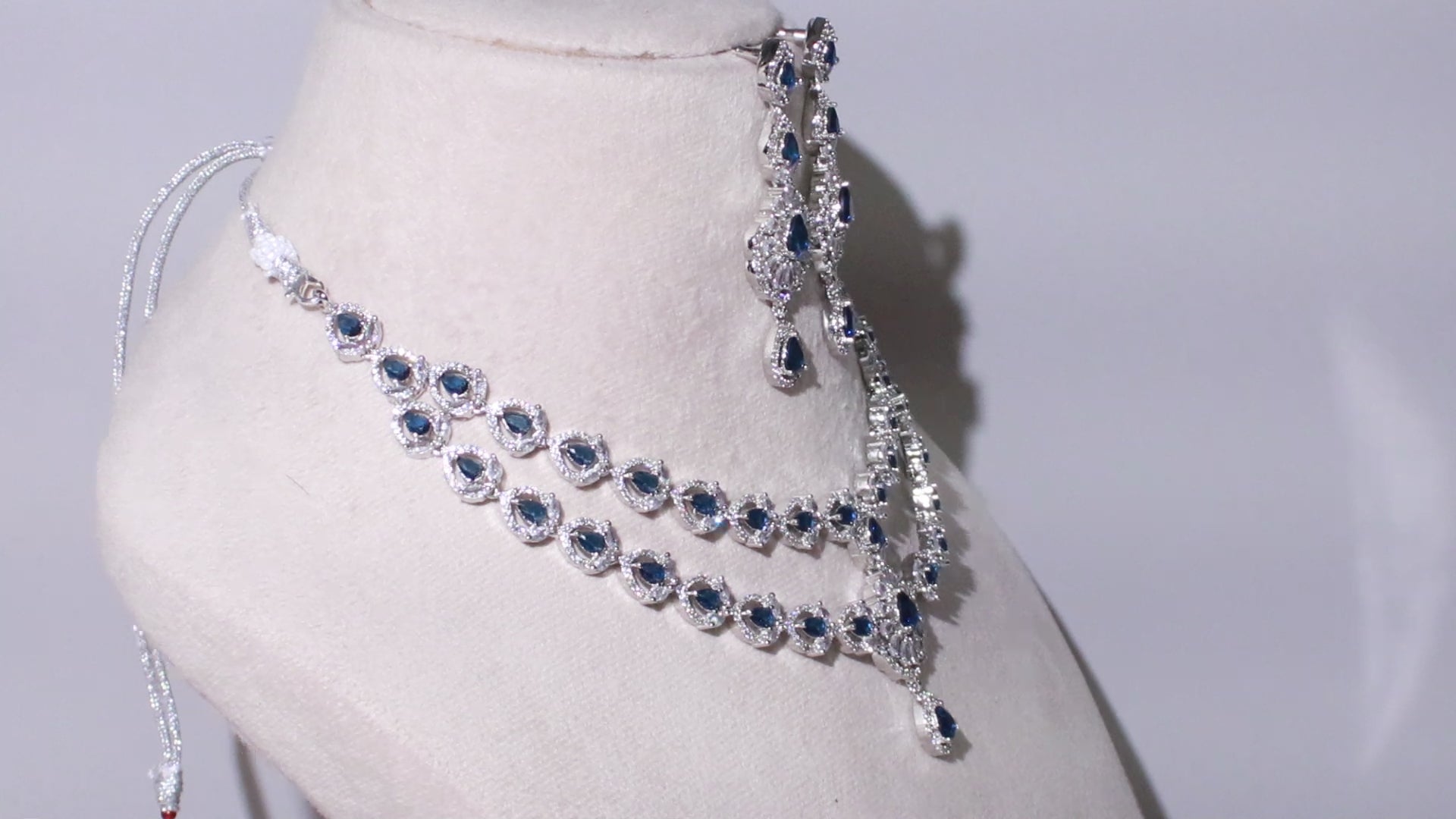 Regal Floral Necklace Set