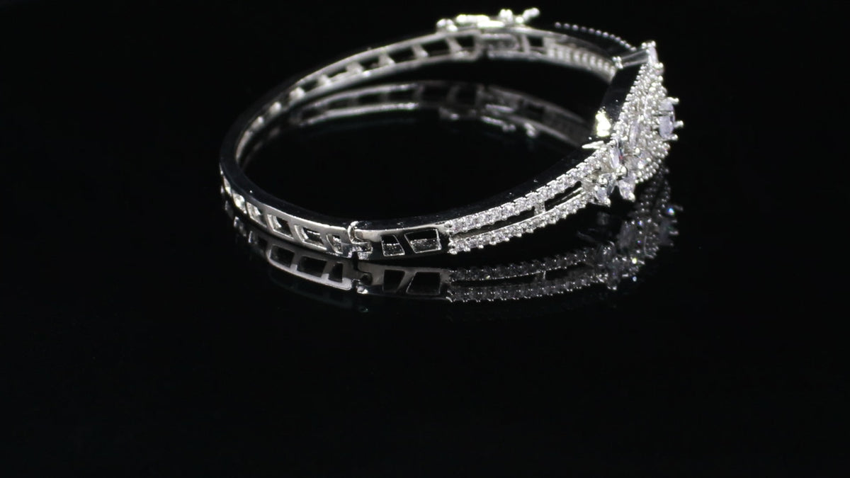 Silver Finish Oval Medallion Bracelet
