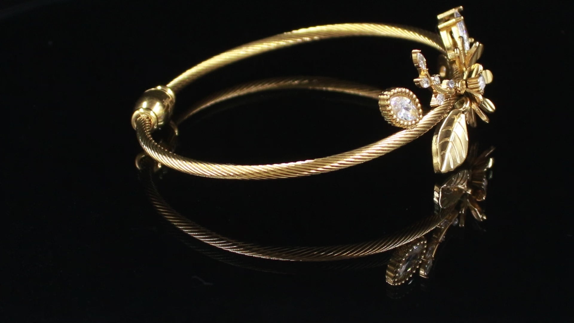 Gold Polished Floral Bracelet