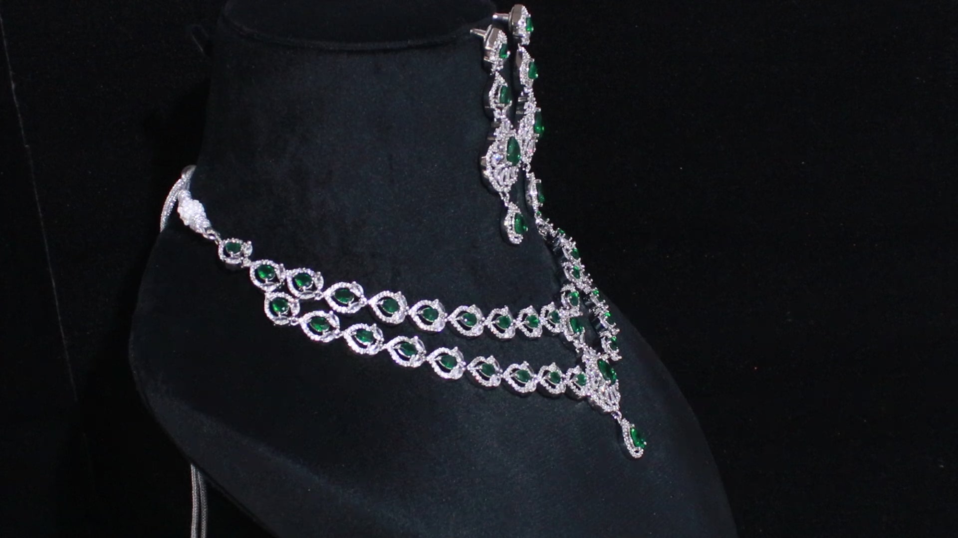 Regal Floral Necklace Set