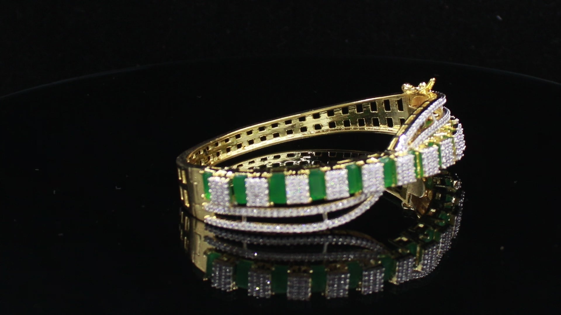 Ganga Jamuna Finish Sweeping Rectangular Stone Bracelet
