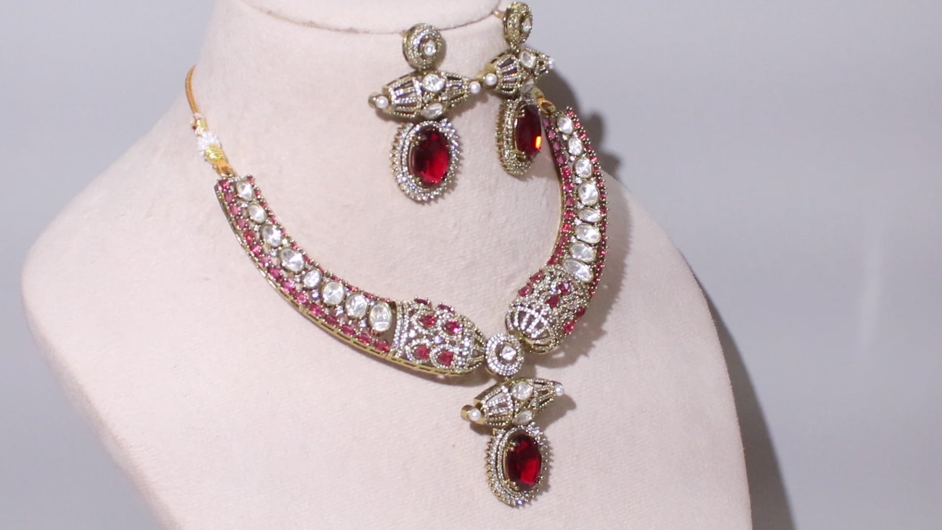 Victorian Blossom Necklace Set