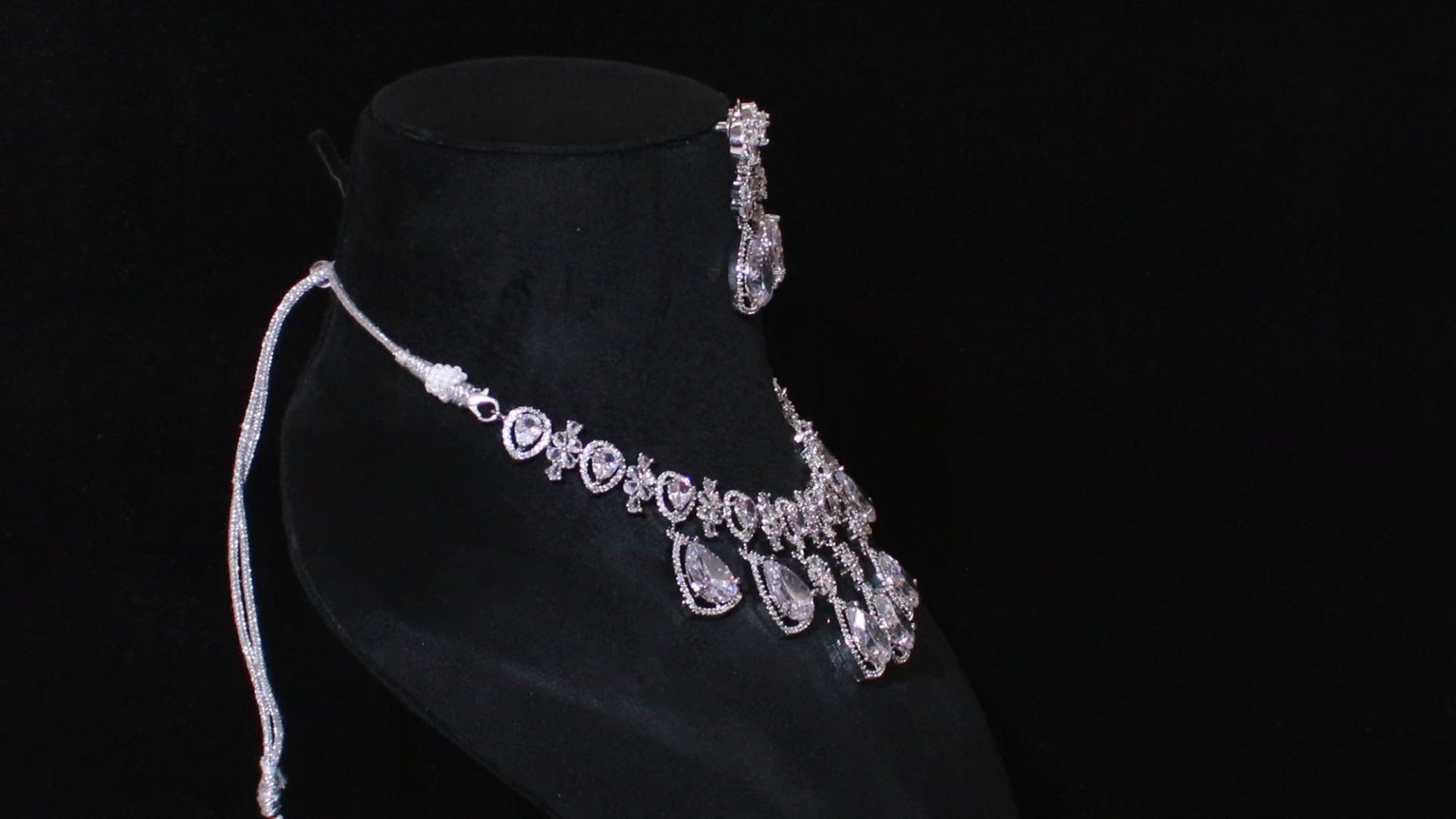 Emerald Bloom Necklace Set