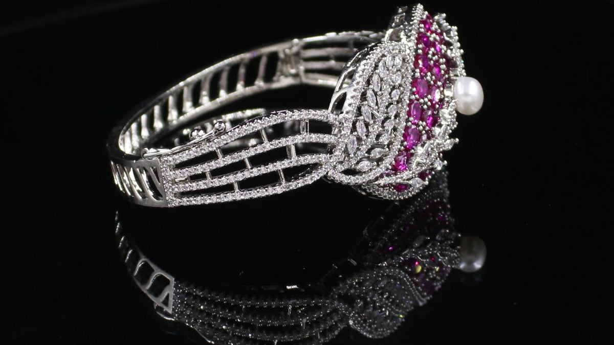Silver Finish Pearl and Overlapping Leaf Bracelet